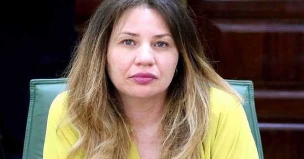 فاطمة المسدي في تدوينة غامضة: ليس لك بديل.. فمن تقصد؟