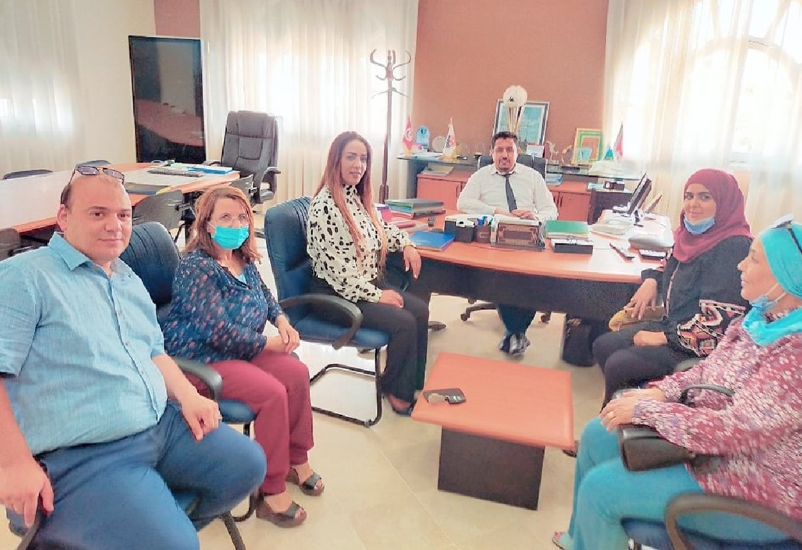 الدكتورة صفاء حبيبي سفيرة المنظمة الاوروبية للتنمية والسلام بالمملكة المتحدة تضع اللمسات الأخيرة لقافلة صحية مجانية في جربة ميدون