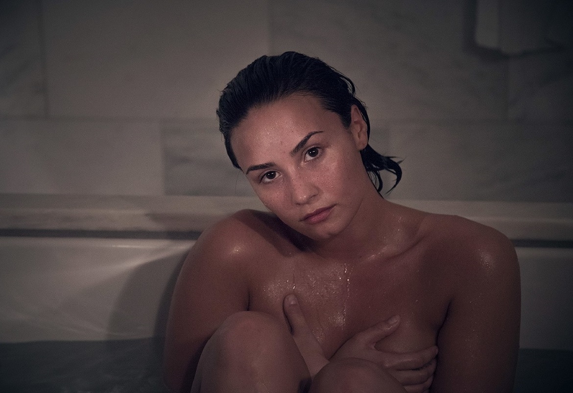 اختراق حساب مغنية شهيرة ونشر صور عارية لها