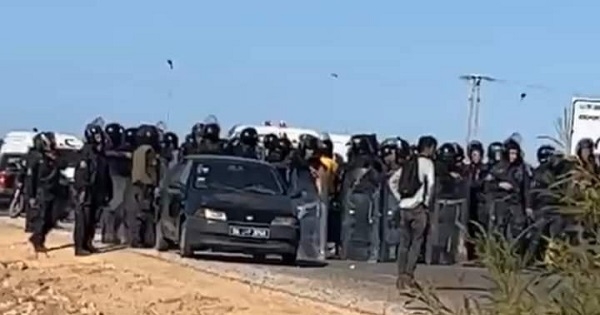 جربة : مواجهات عنيفة بين الأمن و أهالي جرجيس (صور)