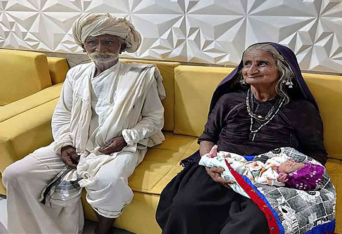 هندية تضع مولودها الأول في سن الـ 70..