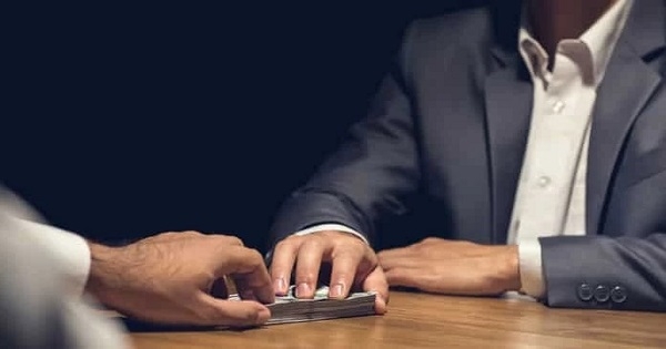 القبض على موظف عمومي بصدد تلقي رشوة في سليانة