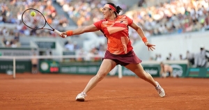 Ons Jabeur, la championne tunisienne du tennis, se qualifie pour les huitièmes de finale de Roland-Garros après sa victoire contre la Serbe Olga Danilovic