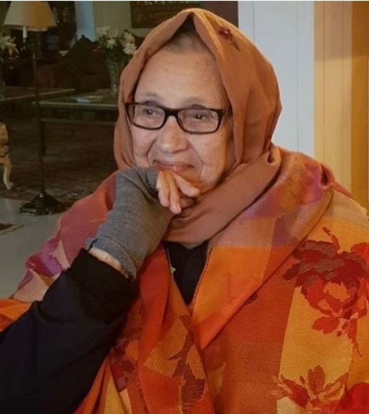 لطيفة العرفاوي تنعى والدتها وتدعو للعزاء في الشيخ زايد