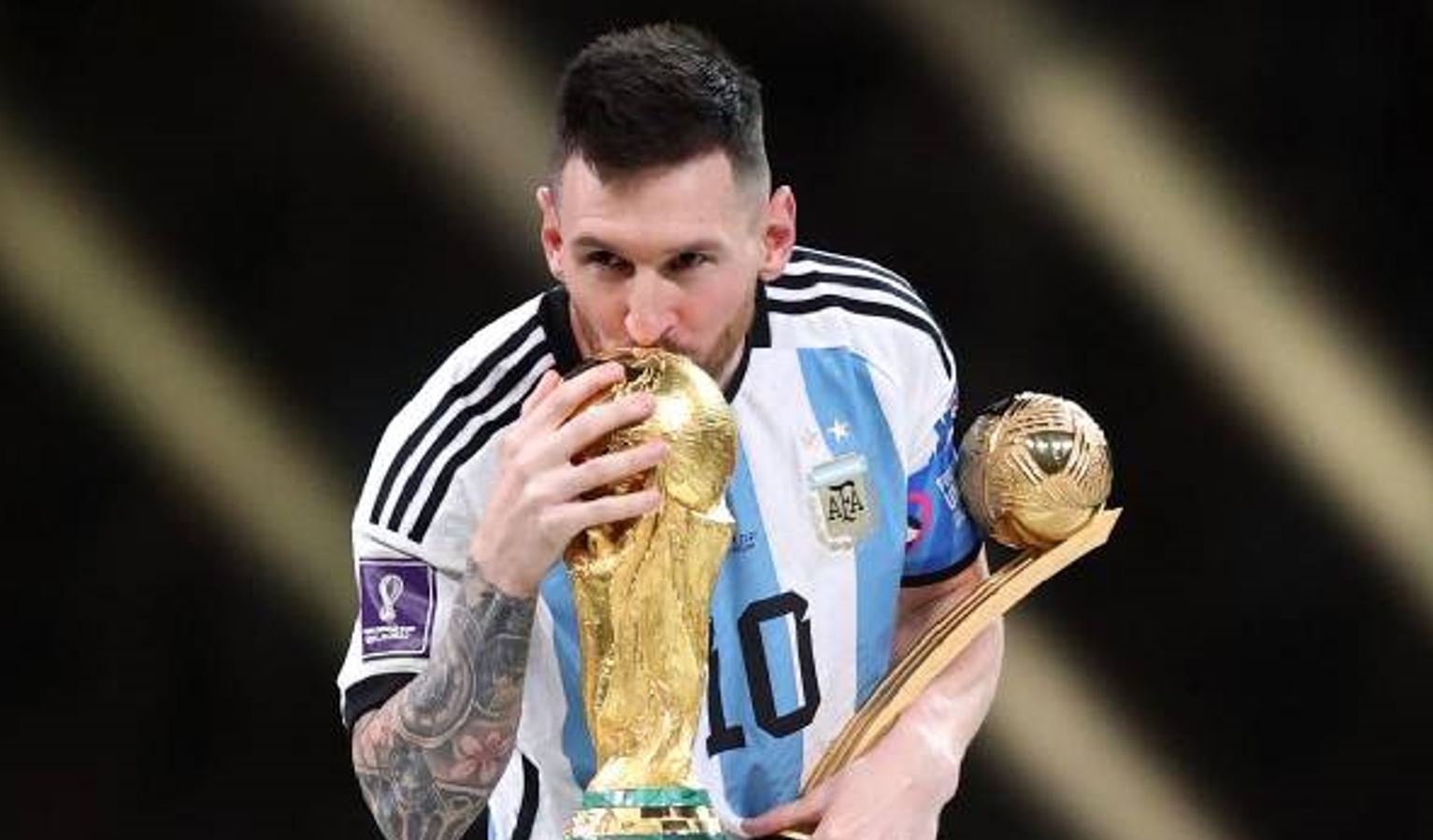 ليونيل ميسي يفوز بجائزة FIFA لأفضل لاعب في العالم لعام 2023