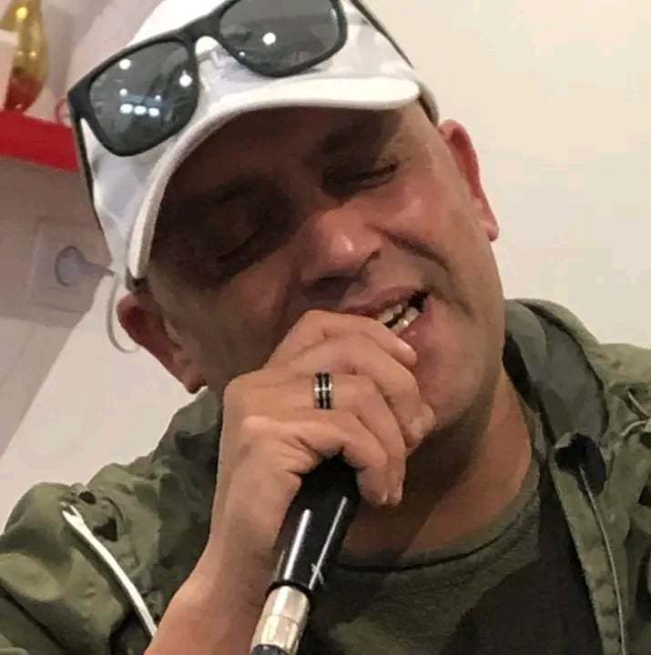 من فرنسا: الفنان محمد رمزي رحال يهدي نصا جميلا لحبيبته في حمام الأنف
