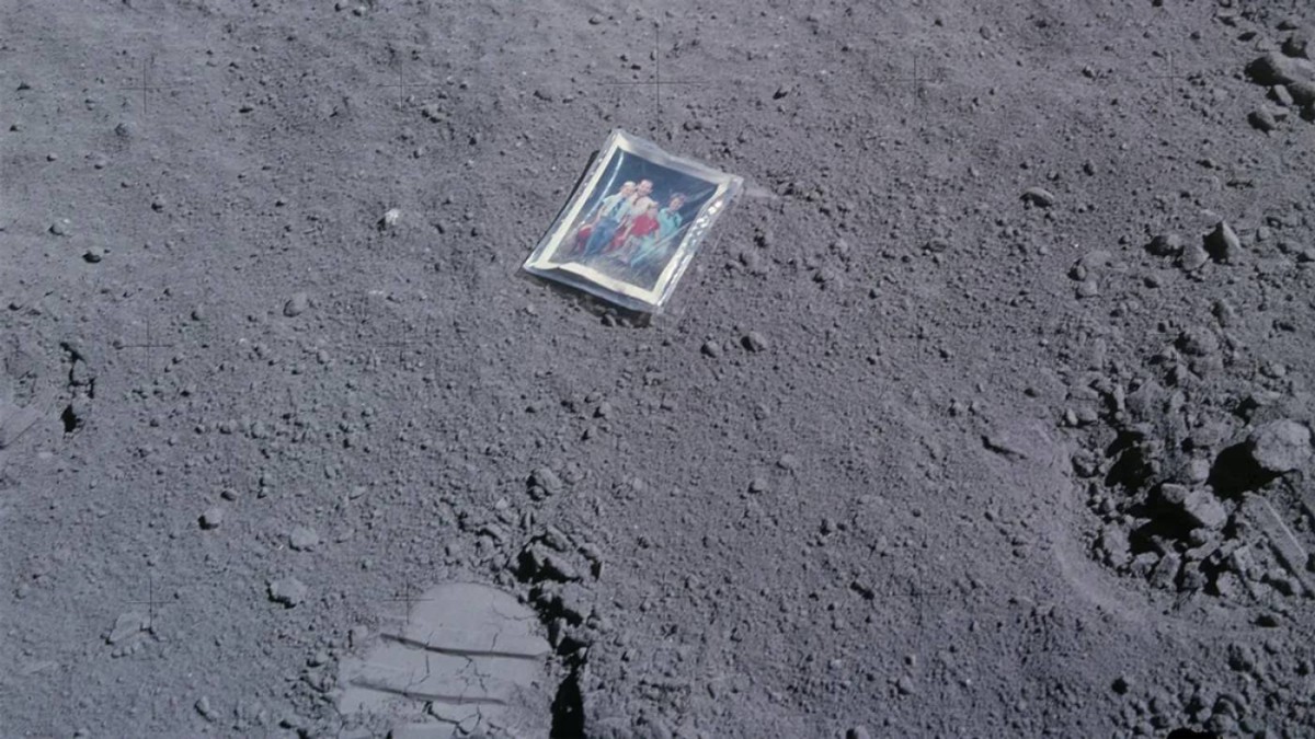 على سطح القمر.. لحظة إنسانية نادرة تخلّدها أبولو 16