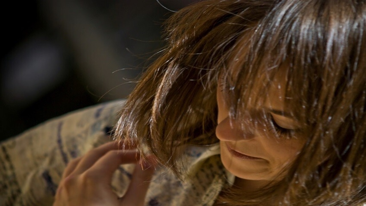 تقصف الشعر… إنذار صامت يكشف ما تفعله البيئة والجسم بخصلاتك