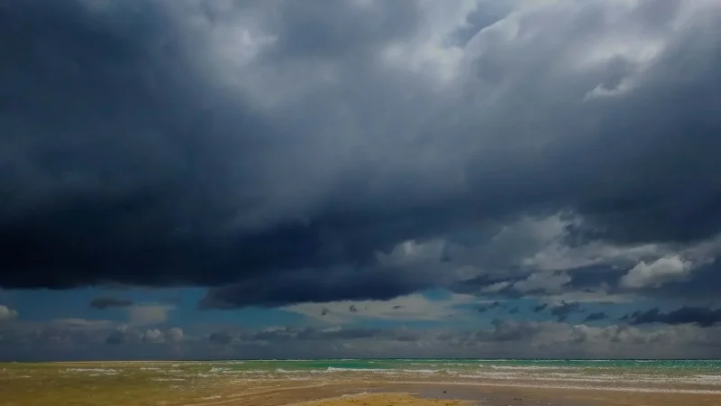 أمطار ورياح عاتية تضرب شرق البلاد… ذروة الاضطرابات اليوم قبل انفراج مرتقب