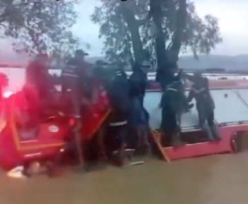 عاجل – سليمان: انقلاب شاحنة الحماية المدنية أثناء إنقاذ المواطنين بسبب الأمطار الغزيرة