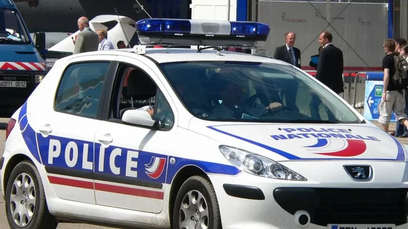 آلاف يتظاهرون في باريس بعد وفاة مهاجر موريتاني أثناء احتجازه لدى الشرطة