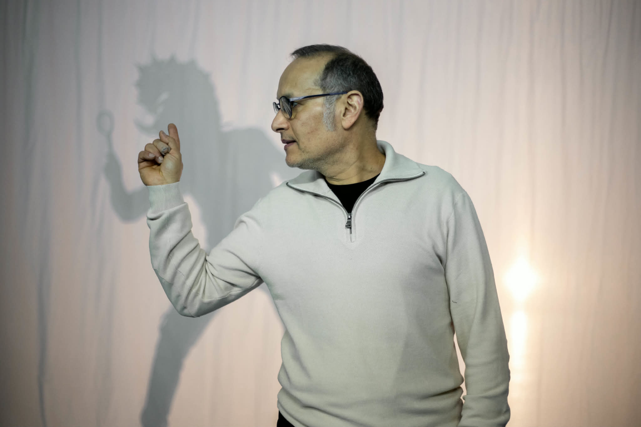 الظلال، من الواقع إلى الخيال: رحلة فنية تكوينية في أيام قرطاج لفنون العرائس