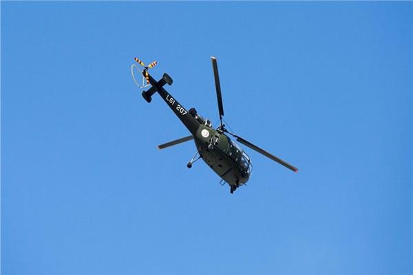 انتشال جثة ثالثة واستمرار البحث عن ضحايا حادث سقوط طائرة مروحية في البحر