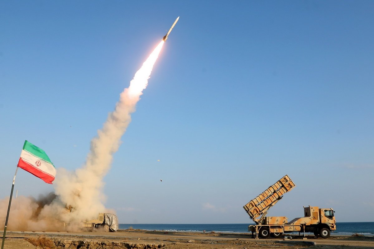 طهران تتوعّد برد “ساحق”… والتصعيد الأميركي – الإسرائيلي يتواصل