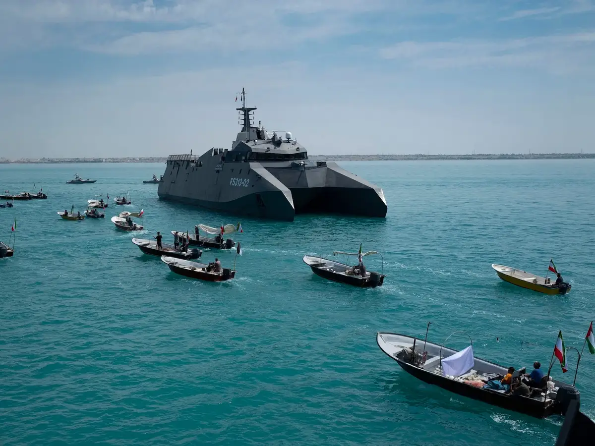 الحرس الثوري يعلن “السيطرة الكاملة” على مضيق هرمز… وشلل بحري لليوم الرابع