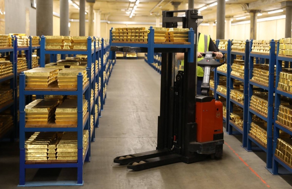 تحت شوارع لندن… الخزائن السرية التي تحرس مئات آلاف سبائك الذهب في العالم