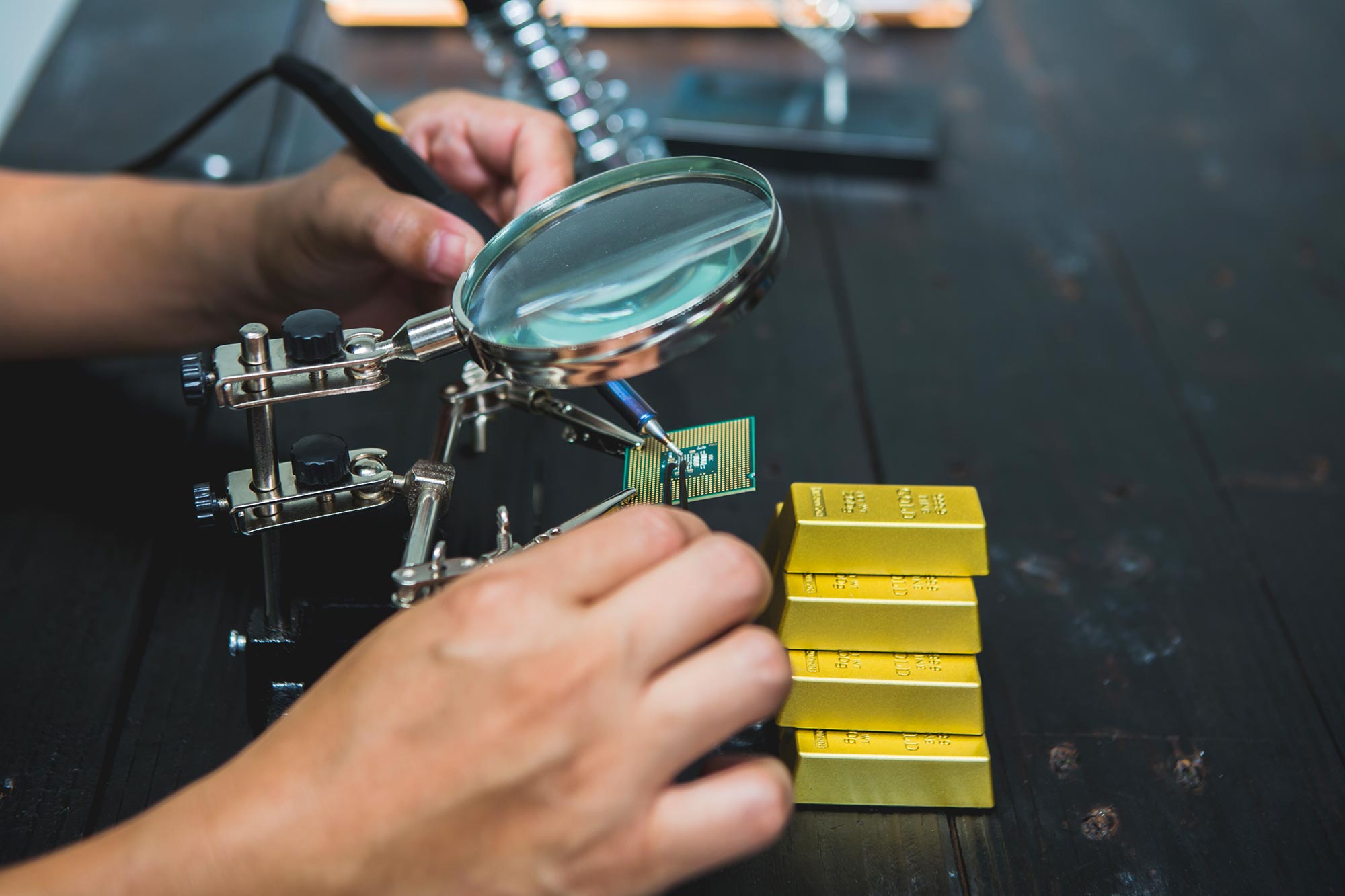 ذهب داخل الهواتف القديمة… اكتشاف علمي يحوّل النفايات الإلكترونية إلى منجم ثمين