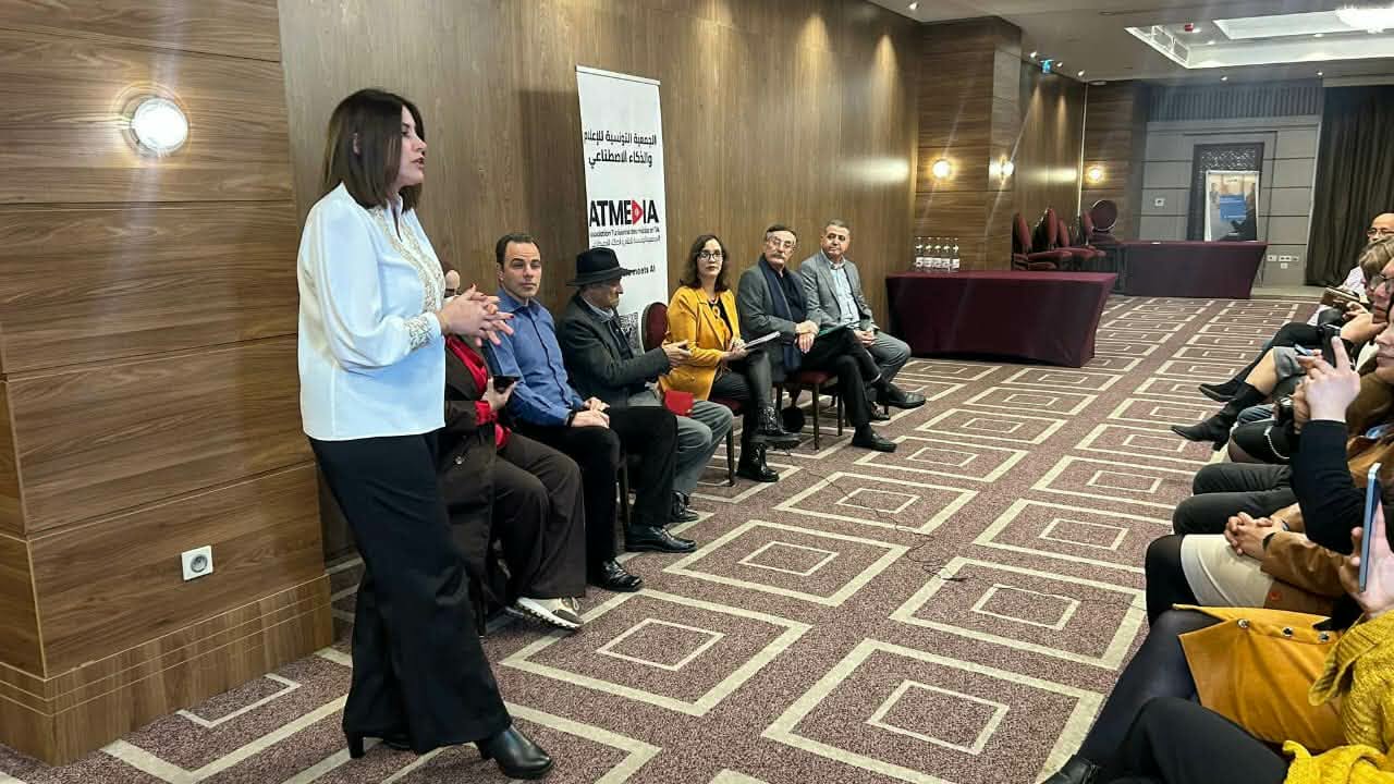 بين صرامة المنهج ورقمنة المستقبل: مائدة مستديرة ببتونس تستشرف مستقبل  الذكاء الاصطناعي