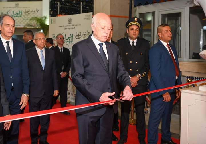 رئيس الجمهورية يفتتح معرض تونس الدولي للكتاب احتفاءا بالثقافة ودعما للإبداع