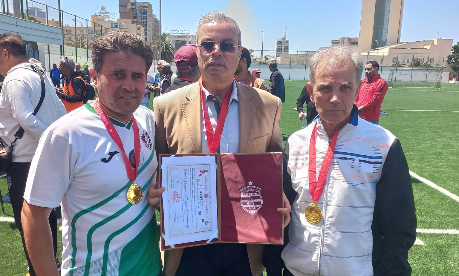 تكريم استثنائي لجمعية التحالف من أجل النادي الإفريقي: تعزيز الروابط الرياضية الجزائرية التونسية