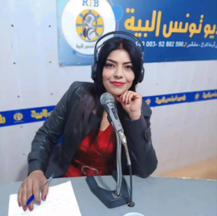 لبنى بن حسين تقدم برنامجها الجديد بعد غد على راديو تونس البية