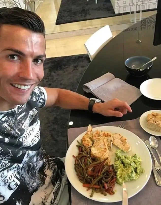 “جسمه فيراري”… أسرار المطبخ الخفي وراء لياقة رونالدو تُكشف!