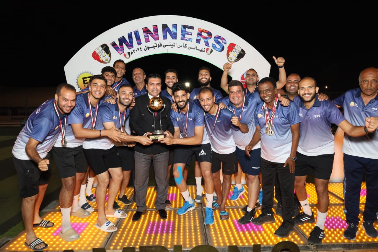رئيس الاتحاد المصري للميني فوتبول أحمد سمير يتوج نادي عز الدخيلة بكأس مصر موسم 2024-2023
