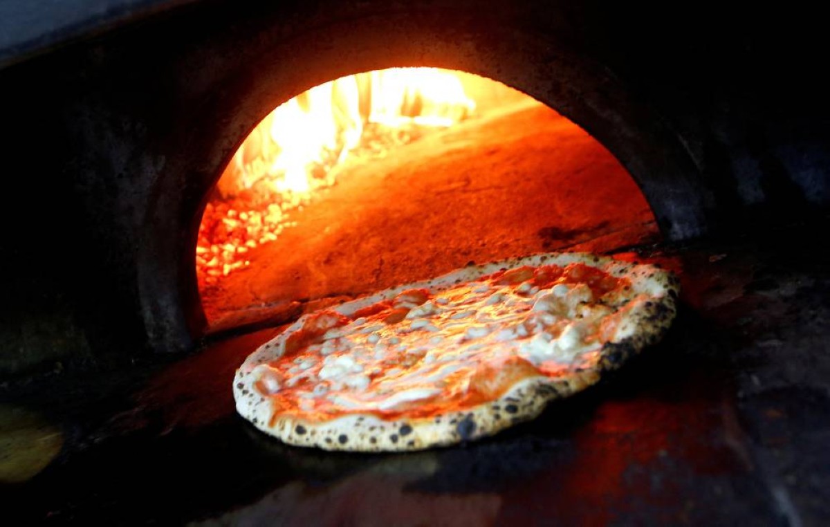 🍕 هل تكشف البيتزا أسرار البنتاغون؟ نظرية "بيتزا البنتاغون" تعود إلى الواجهة مع كل أزمة