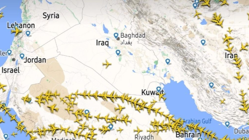 ✈️ الشرق الأوسط في حالة طيران حرجة: إغلاق أجواء وتحوّل مسارات الرحلات بعد القصف الإسرائيلي على إيران