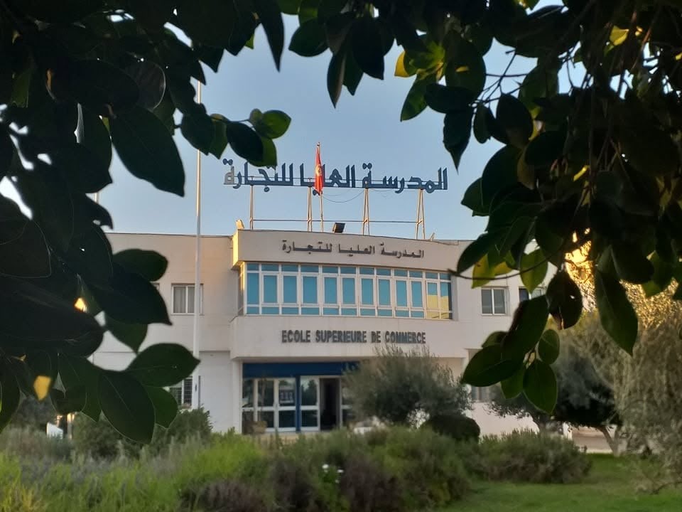 الذكاء الاصطناعي والبيانات الضخمة يدخلان الجامعة... المدرسة العليا للتجارة بتونس تكشف عن عرض تكويني يصنع وظائف المستقبل