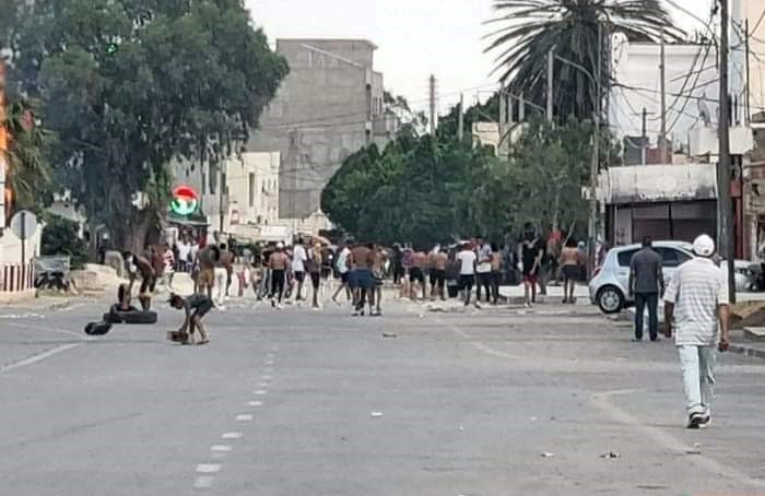 اندلاع المواجهات العنيفة في سبيطلة: جنازة مأساوية وصراع متصاعد بين قوات الأمن والمحتجين