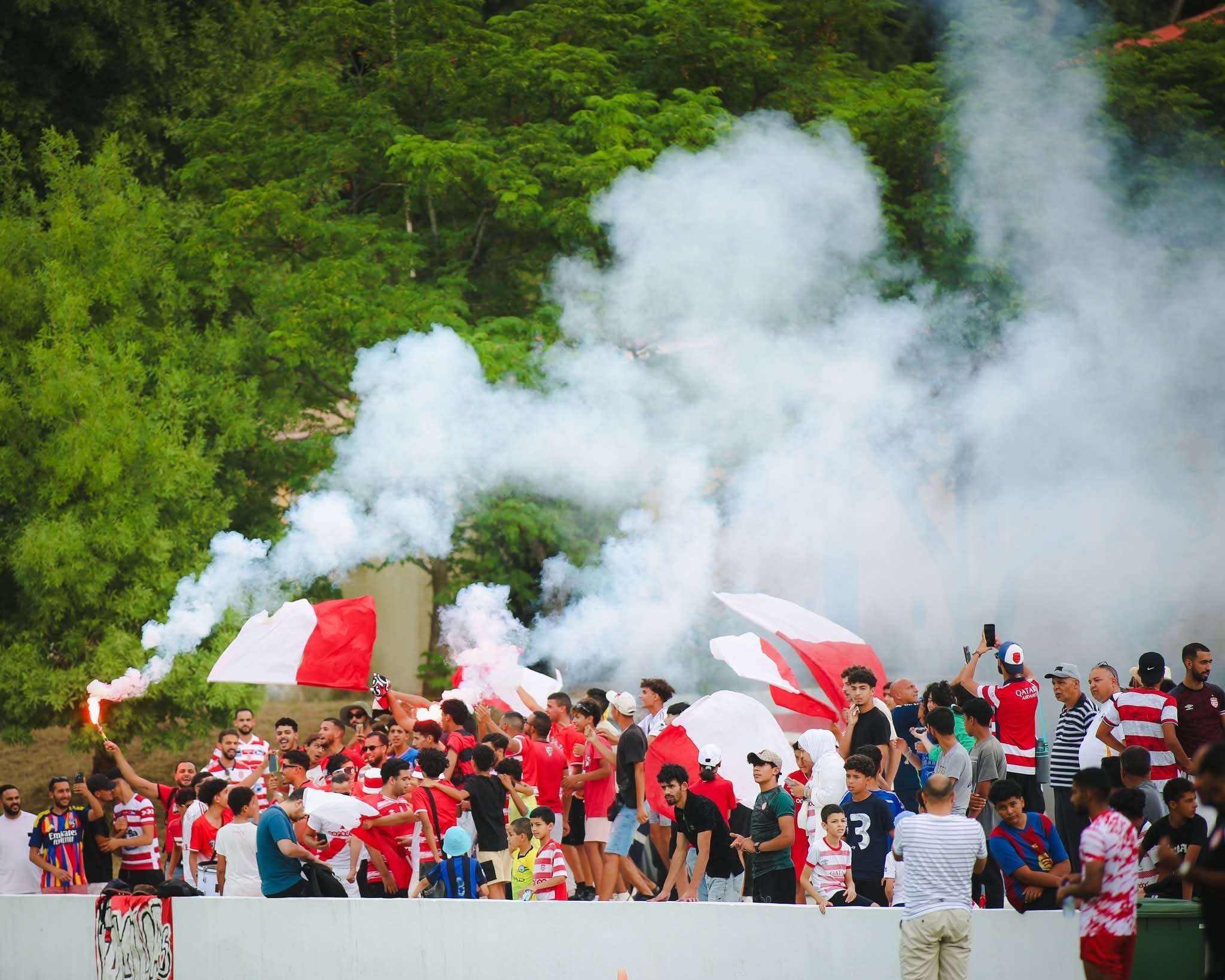 🔴⚪ جماهير النادي الإفريقي… الوفاء الذي لا يُغيّبه الزمان ولا المكان
