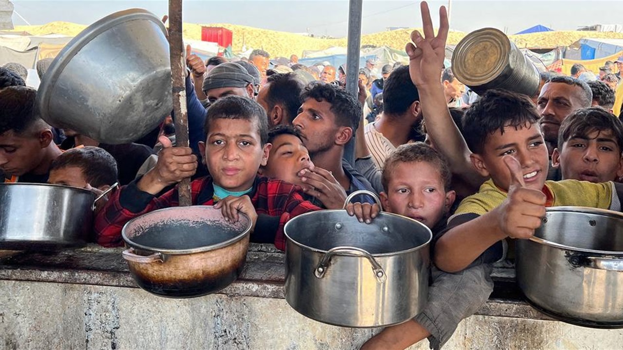 الاحتلال يجوّع مليون طفل في غزة.. و"الأونروا" تطلق صيحة فزع