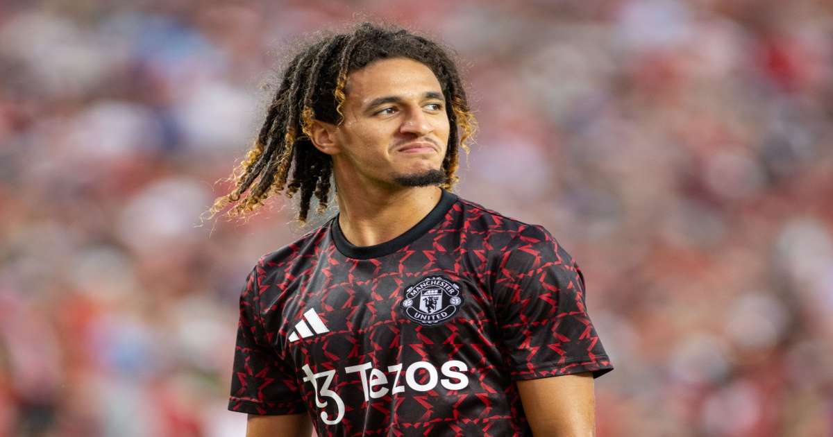 حنبعل المجبري يستعد لتوقيع عقد طويل الأمد مع بيرنلي الإنجليزي بعد مغادرته مانشستر يونايتد