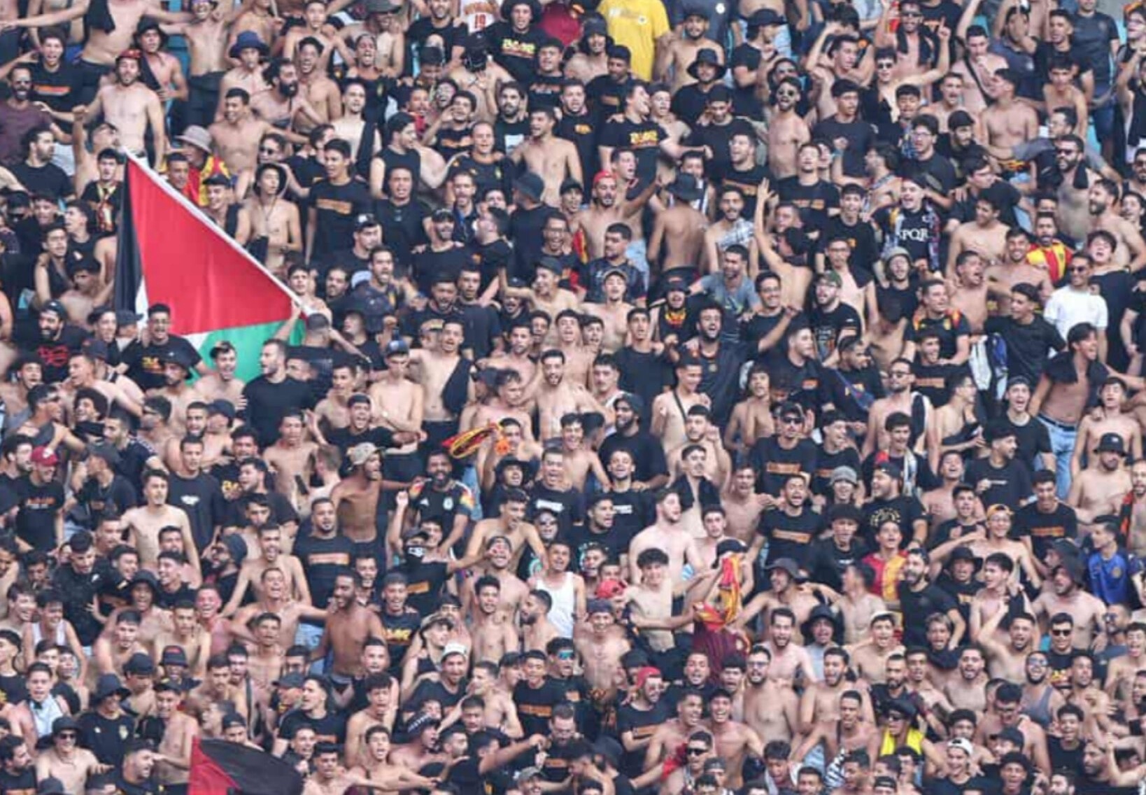 غضب في رادس… جماهير الترجي تهاجم الكنزاري ولاعبيه بعد تعادل جديد