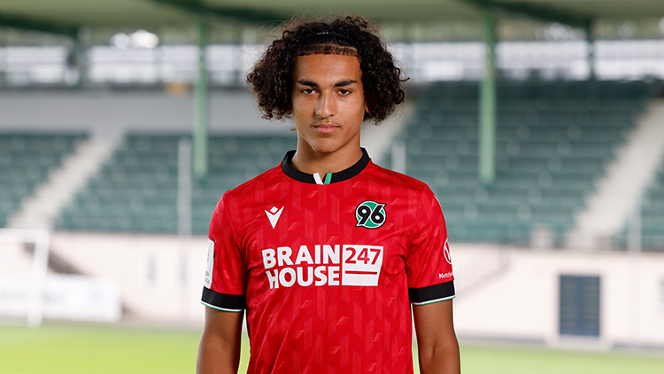 عين دراهم: فوزي البنزرتي يختبر لاعب شاب قادم من HANNOVER 96 الألماني قبل الانضمام إلى الإفريقي