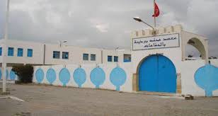 منع تلاميذ من أداء الصلاة بمعهد محمد بوذينة بالحمامات يثير جدلاً واسعاً