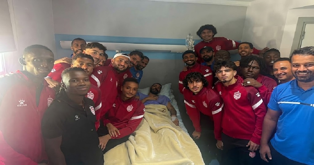 لاعبو النادي الإفريقي يزورون ياسين مرياح بعد خضوعه لجراحة مستعجلة.. موقف إنساني ورسالة وفاء