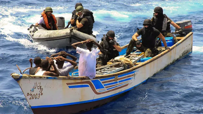 قراصنة يهاجمون مركب “يوسف أمير” في عرض السواحل التونسية... إطلاق نار ونهب تحت التهديد بالسلاح!