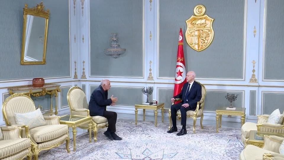 قابس تستنفر كفاءاتها: مهندس تونسي يتسلّح بالعلم الصيني لتفكيك مصانع الموت