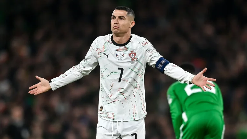 أيرلندا تُسقط البرتغال بثنائية… ورونالدو يُطرد لأول مرة بقميص المنتخب في ليلة صادمة