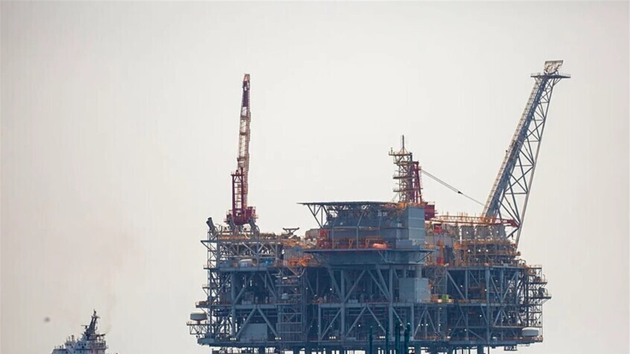 مستشار نتنياهو يطمئن الإسرائيليين بعد صفقة الغاز التاريخية مع مصر… لكن المخاوف القضائية تلاحق الوعود