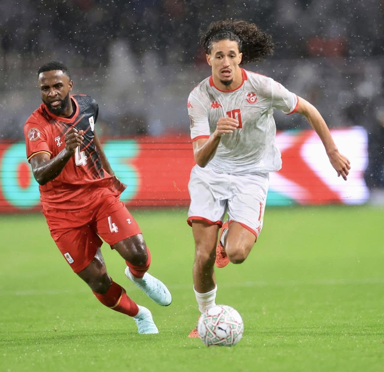 نسور قرطاج يعلنونها قوية: فوز بثلاثية على أوغندا وبداية مثالية في «كان» المغرب 2025