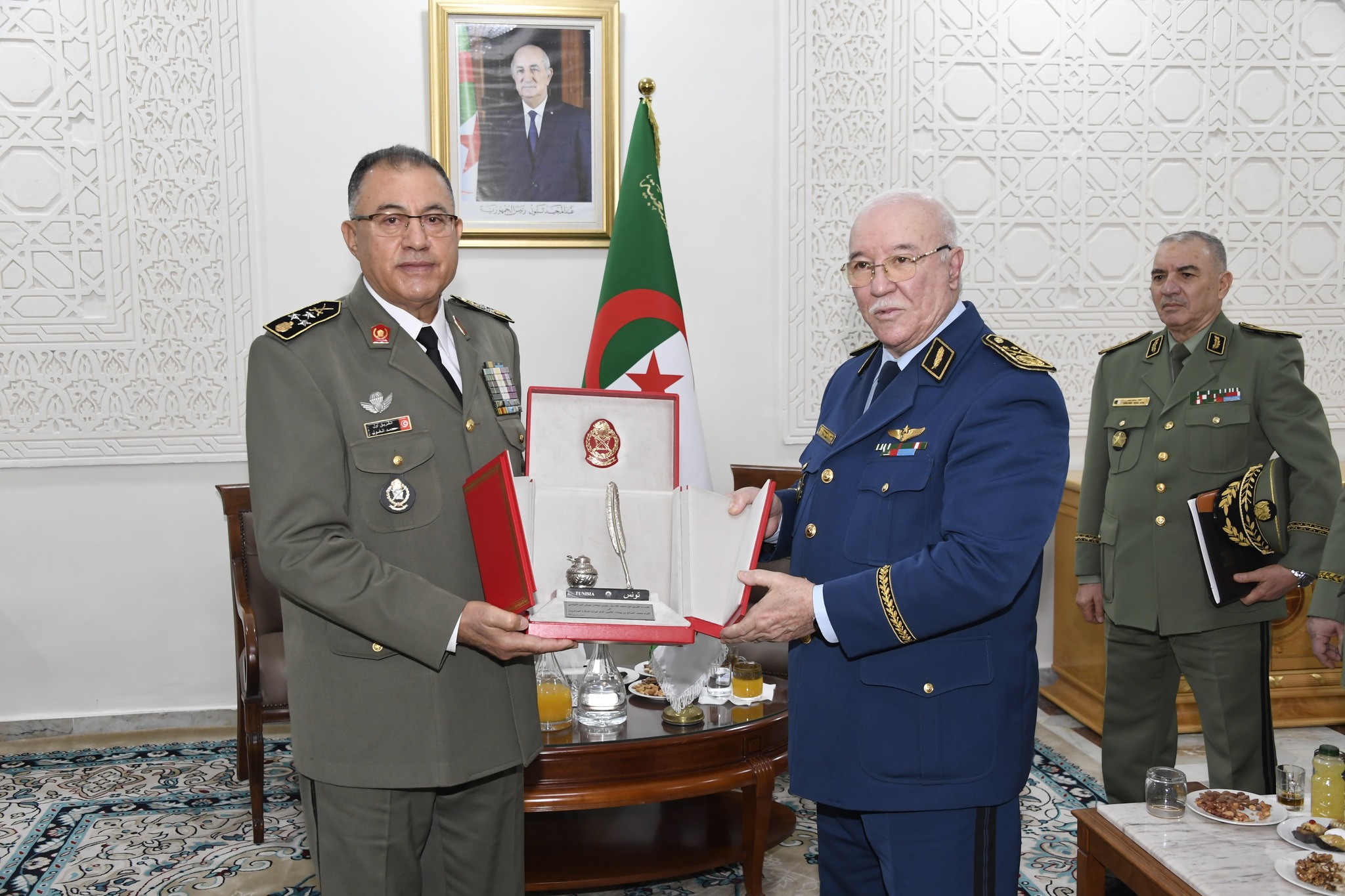 تعزيز الشراكة العسكرية على الحدود: محادثات تونسية-جزائرية رفيعة المستوى بالجزائر العاصمة