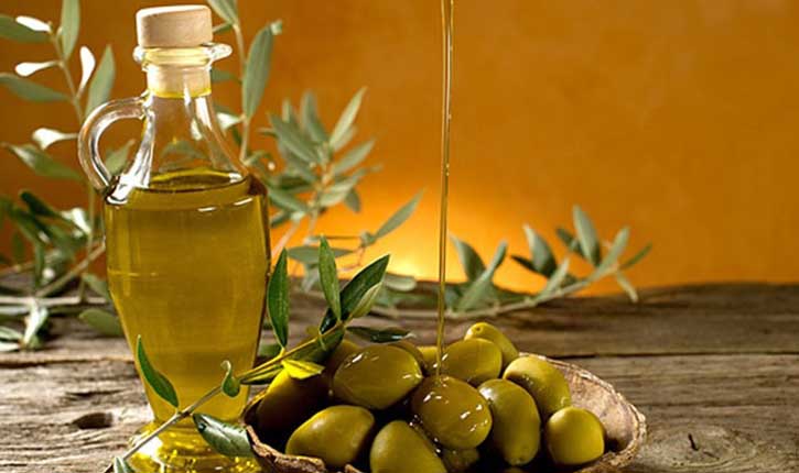 ذهب تونس الأخضر بين الوفرة والاحتقان: موسم زيت الزيتون على صفيح ساخن