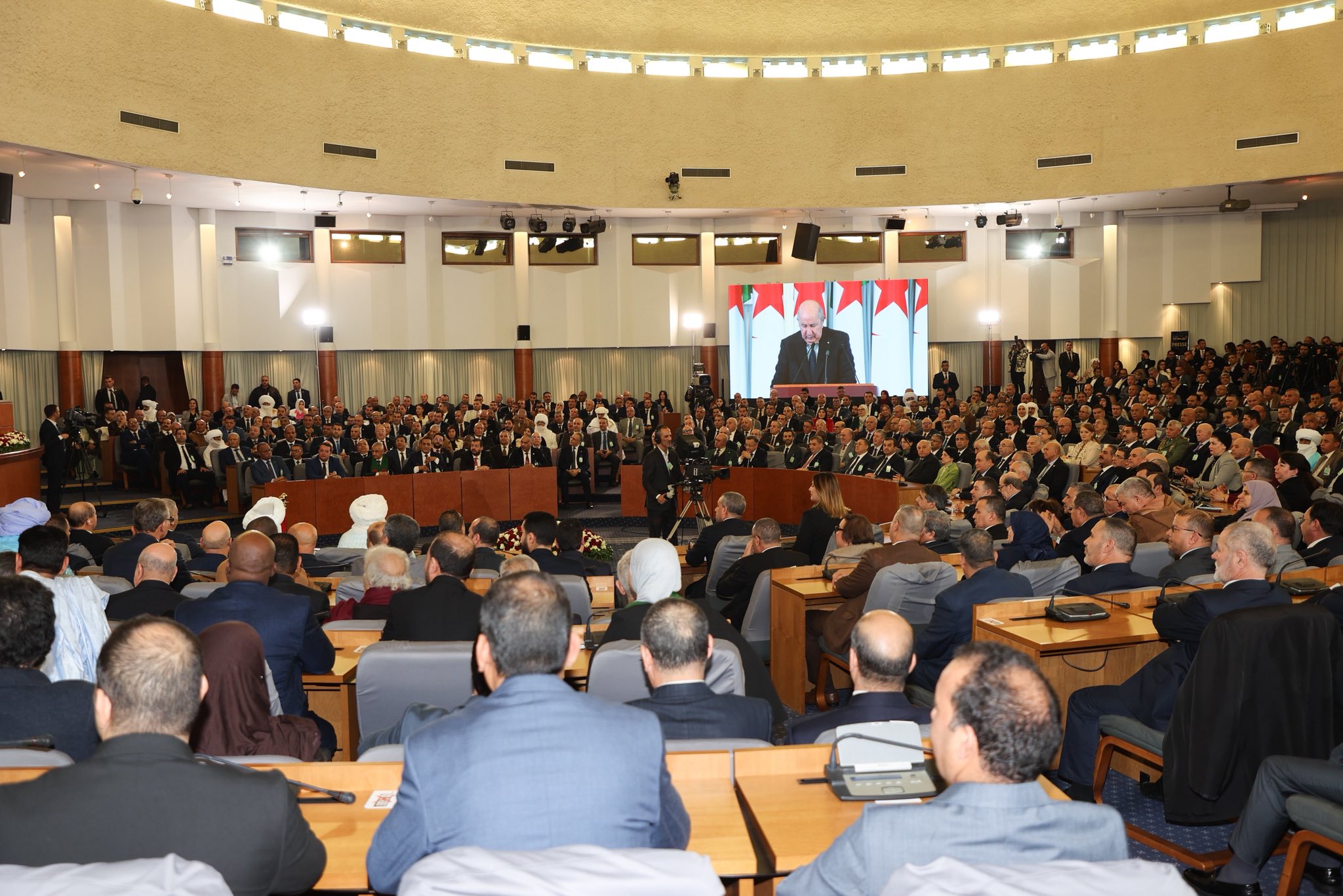 تبون يقطع الشك باليقين: من يحاول الزجّ بالجزائر في الشأن التونسي يخطئ التقدير