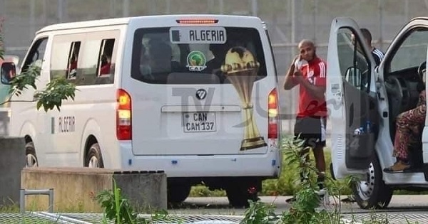 الكاميرون : المنتخب الجزائري يغادر الملعب في تاكسي جماعي
