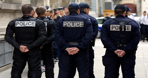 طفل يشلّ مدينة فرنسية بسلاح لعبة