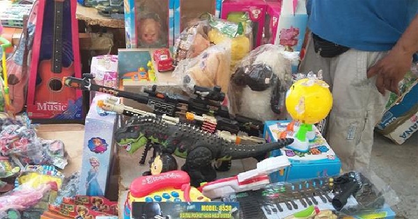 وزارة التجارة تحذر من اقتناء الألعاب الخطيرة على الأطفال