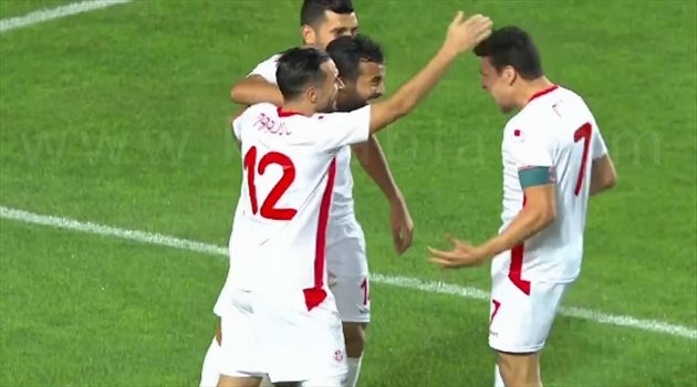  طه ياسين الخنيسي يقود المنتخب الى فوز ثمين على مصر